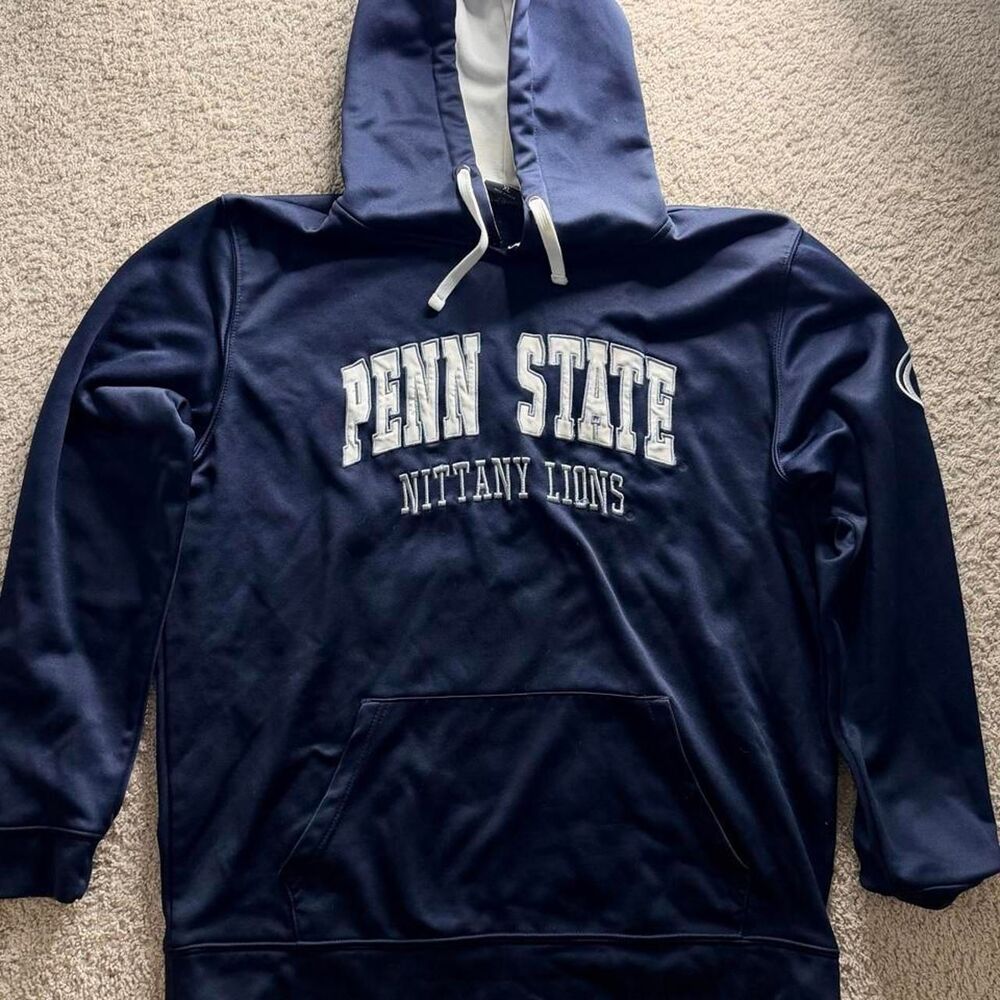 Colosseum Men's Navy and Blue Hoodie